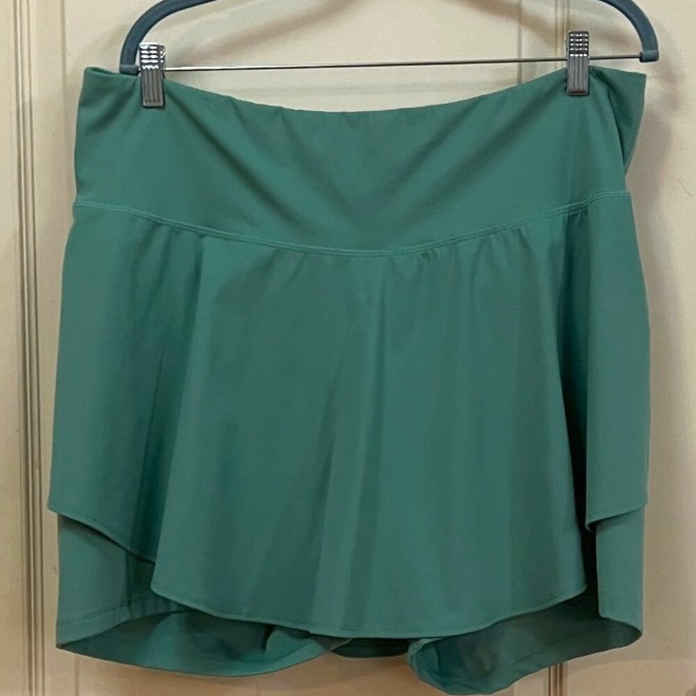 Old Navy Women's Size XXL 77% Polyester/23% Spandex Powersoft Skirted Shorts.